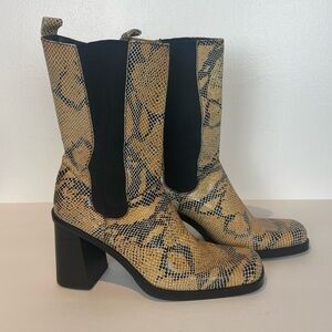 Euro Club Mobwife Animal Print Women Boots Leather Size 8.5 M Heeled Yellow Y2K